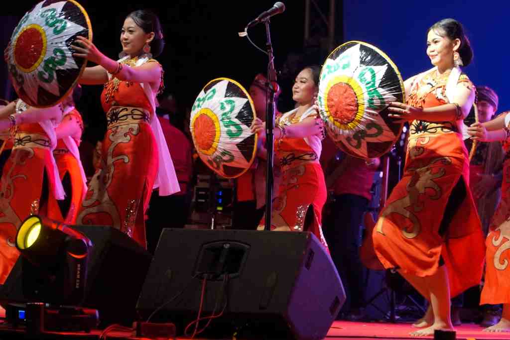 TARIAN PUMPUNG PAKAT HUMA BETANG