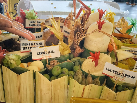 MENUNJUKKAN PANGINAN SUKUP SIMPAN