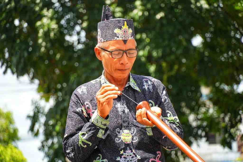 MEMASUKKAN DAMEK