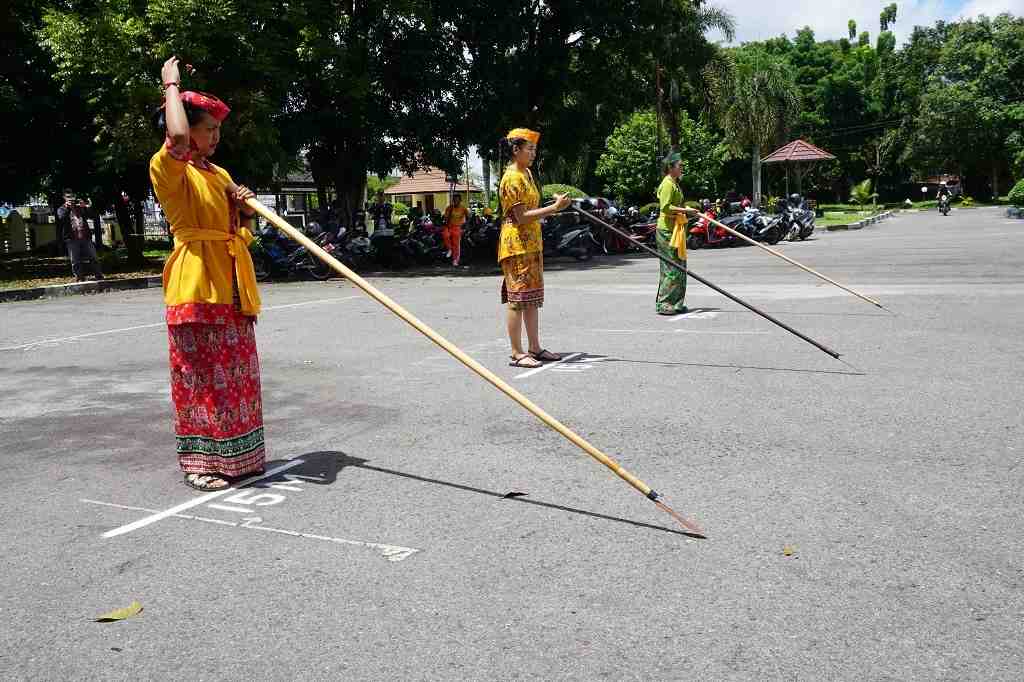 LOMBA MANYIPET