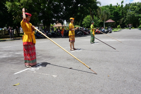 LOMBA MANYIPET