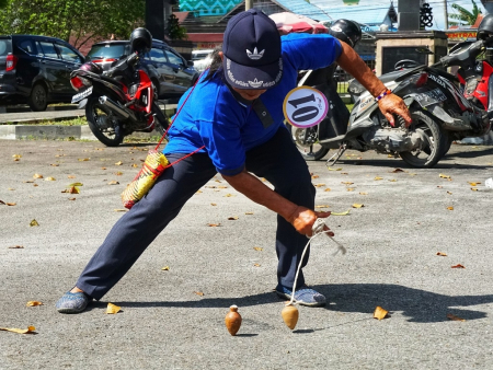 MELEMPAR GASING 