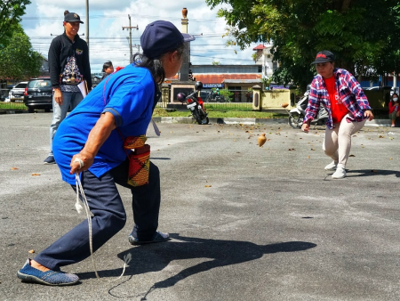 LOMBA HABAYANG