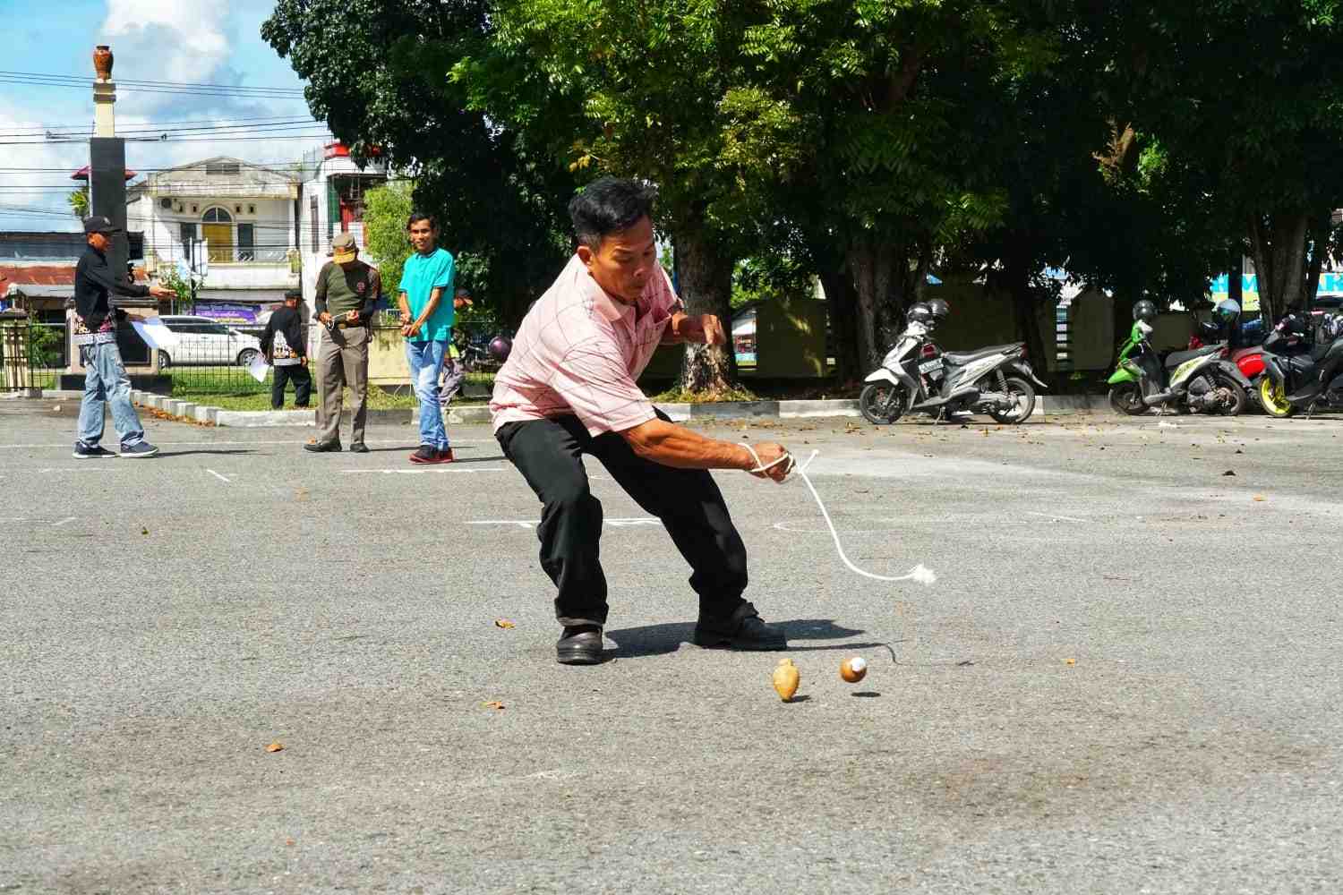 LOMBA HABAYANG