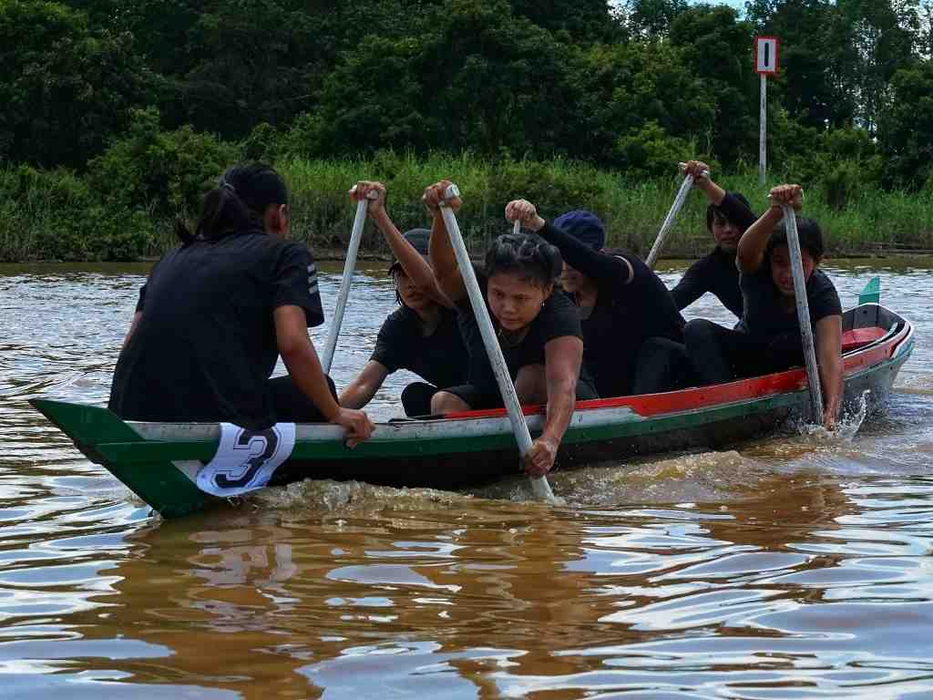 LOMBA JUKUNG TRADISIONAL PUTRI