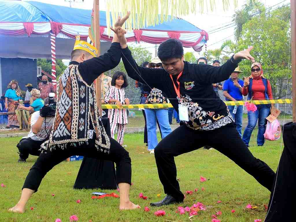 ATRAKSI SILAT LAWANG SAKEPENG