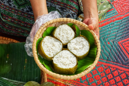 MENUNJUKKAN LAMANG