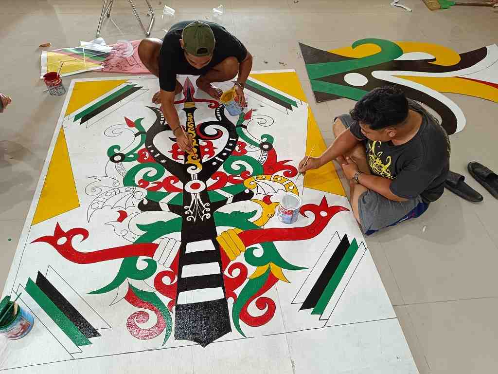 ORNAMEN MOTIF TIANG PANTAR