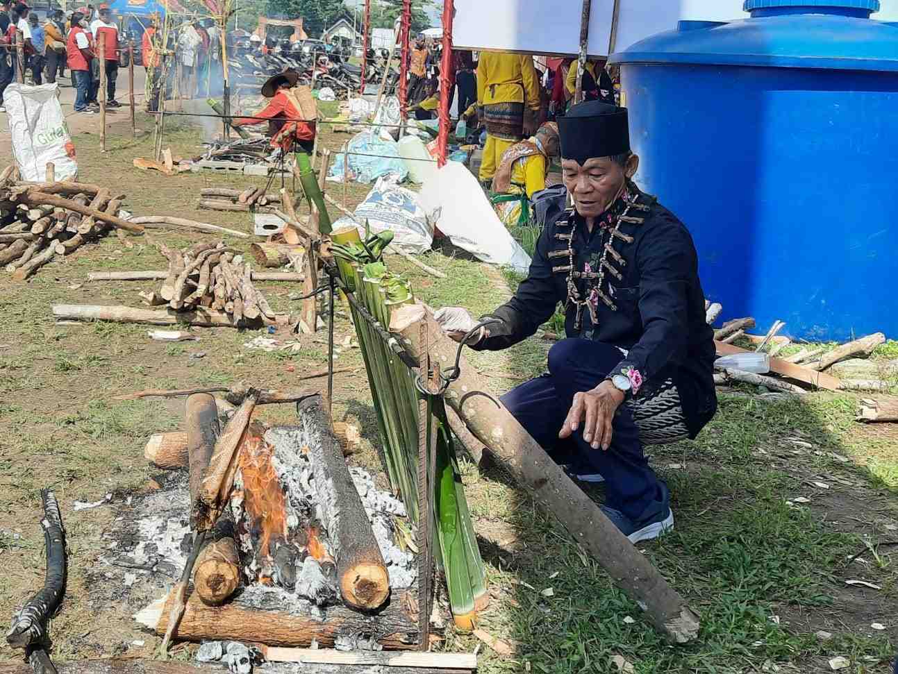MENATA BAMBU ISI LAMANG