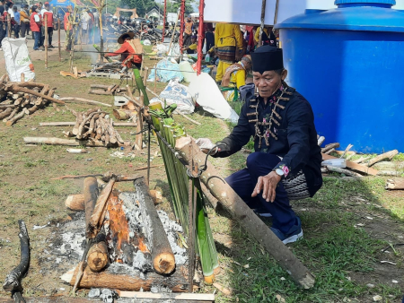 MENATA BAMBU ISI LAMANG