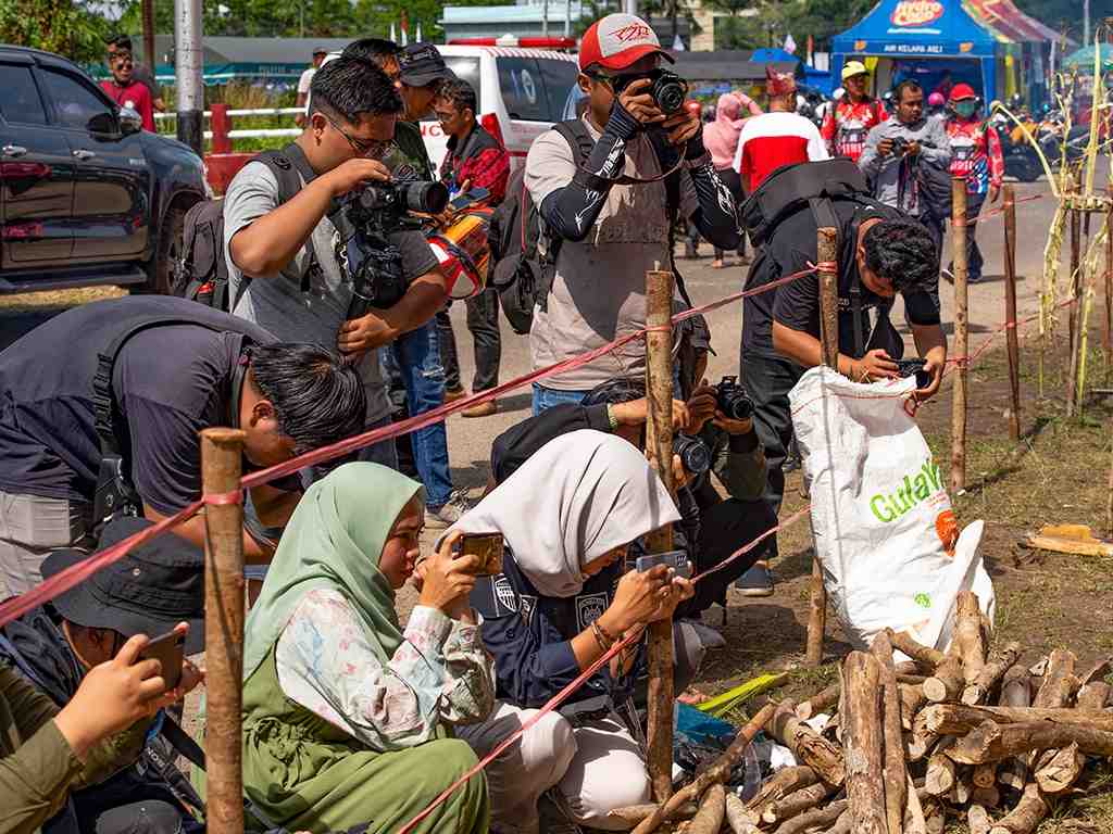 MEMOTRET LOMBA MALAMANG