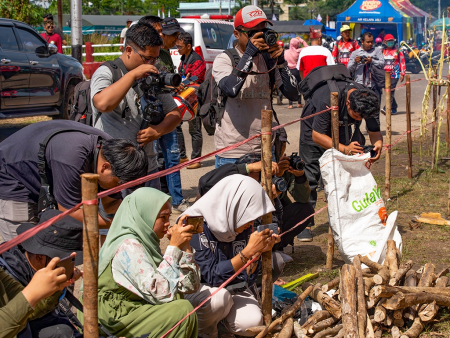 MEMOTRET LOMBA MALAMANG