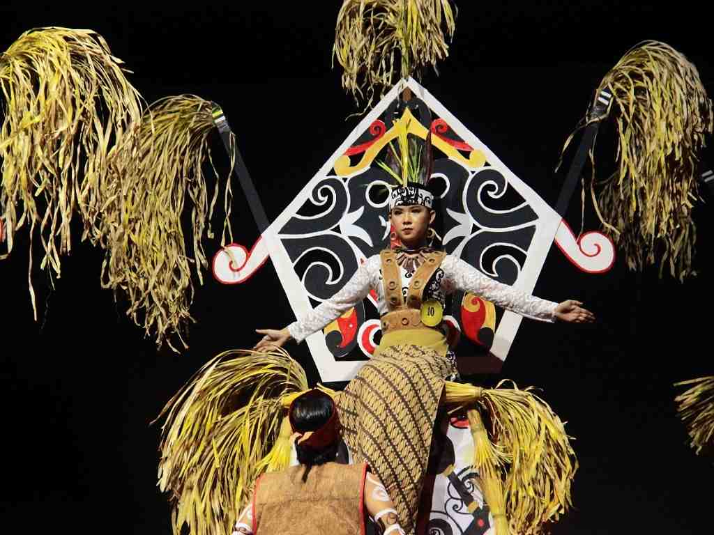TARIAN PATURUN SANGIANG