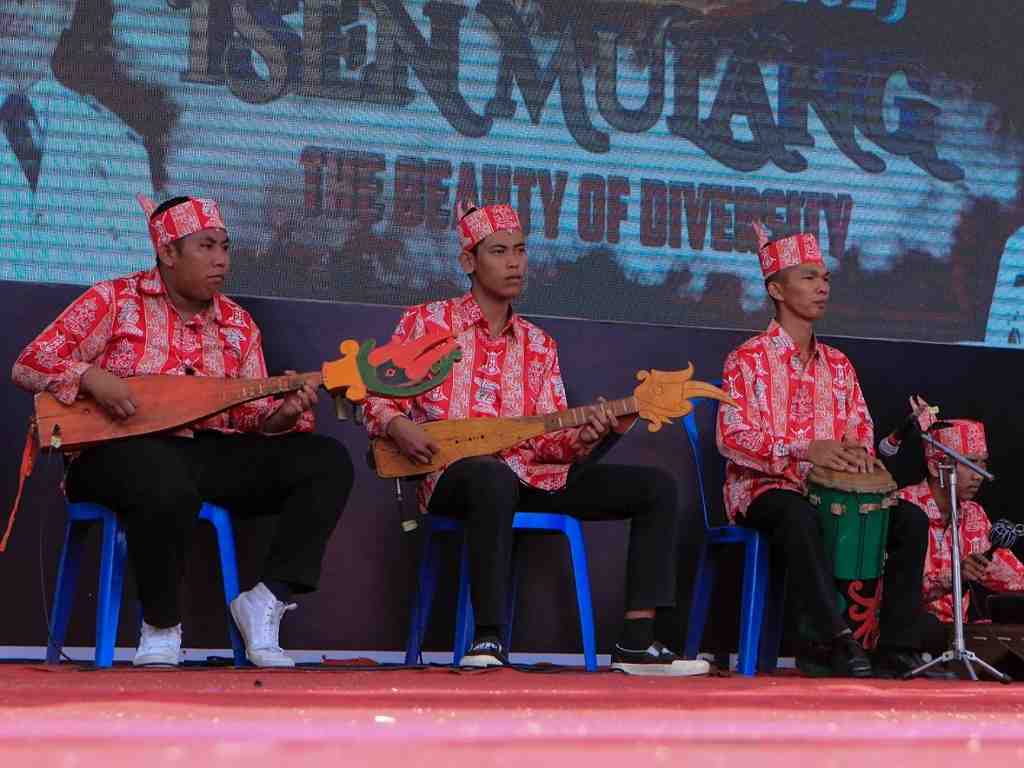 MAINKAN ALAT MUSIK TRADISIONAL