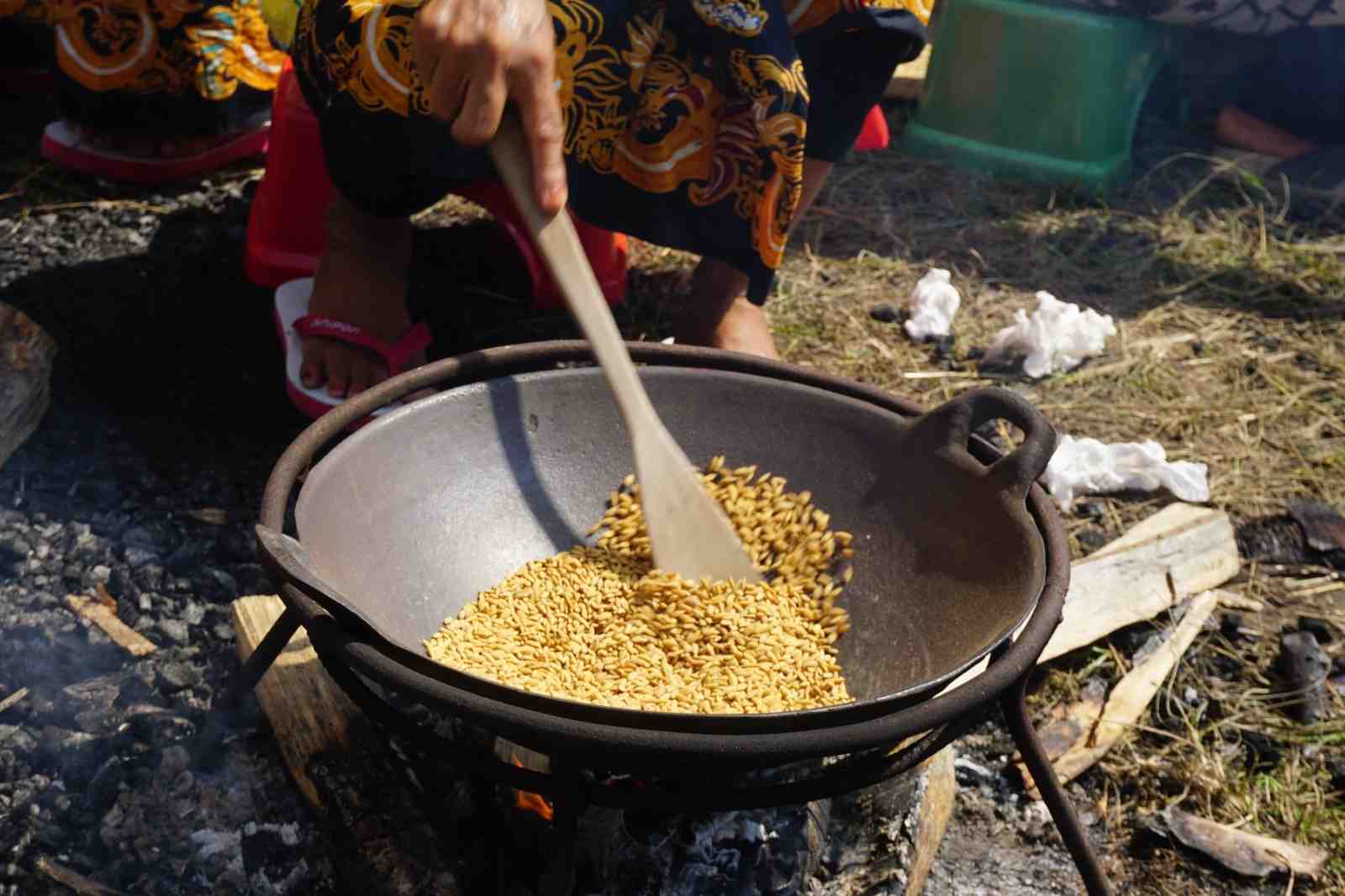 MENYANGRAI KETAN