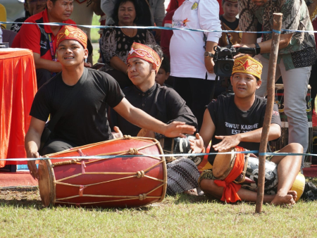 MAINKAN ALAT MUSIK TRADISIONAL