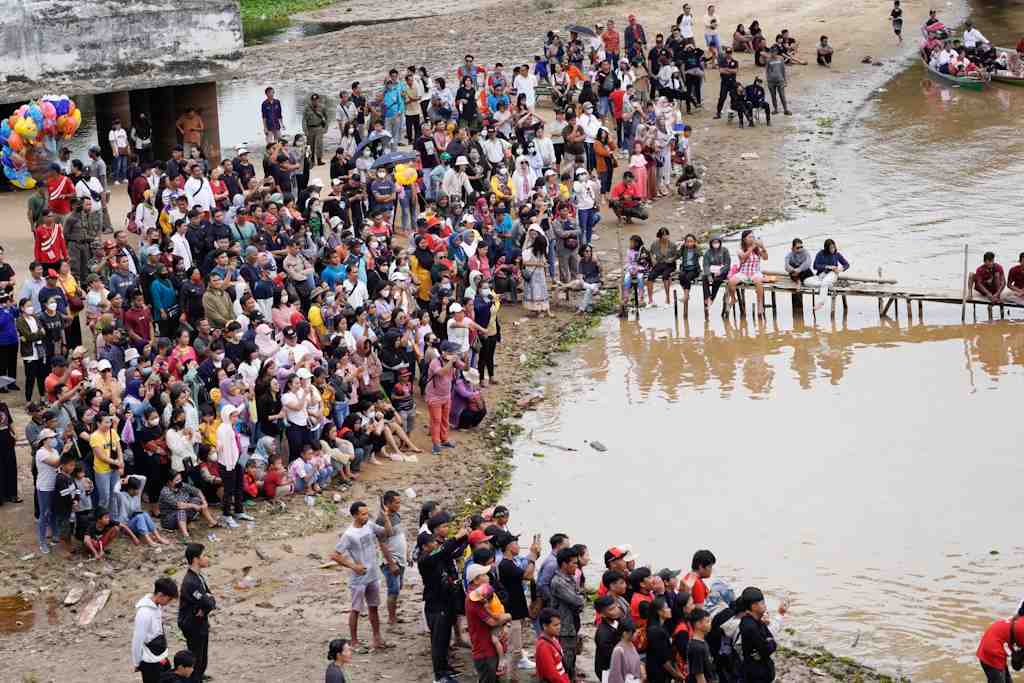 MENYAKSIKAN PERLOMBAAN BESEI KAMBE