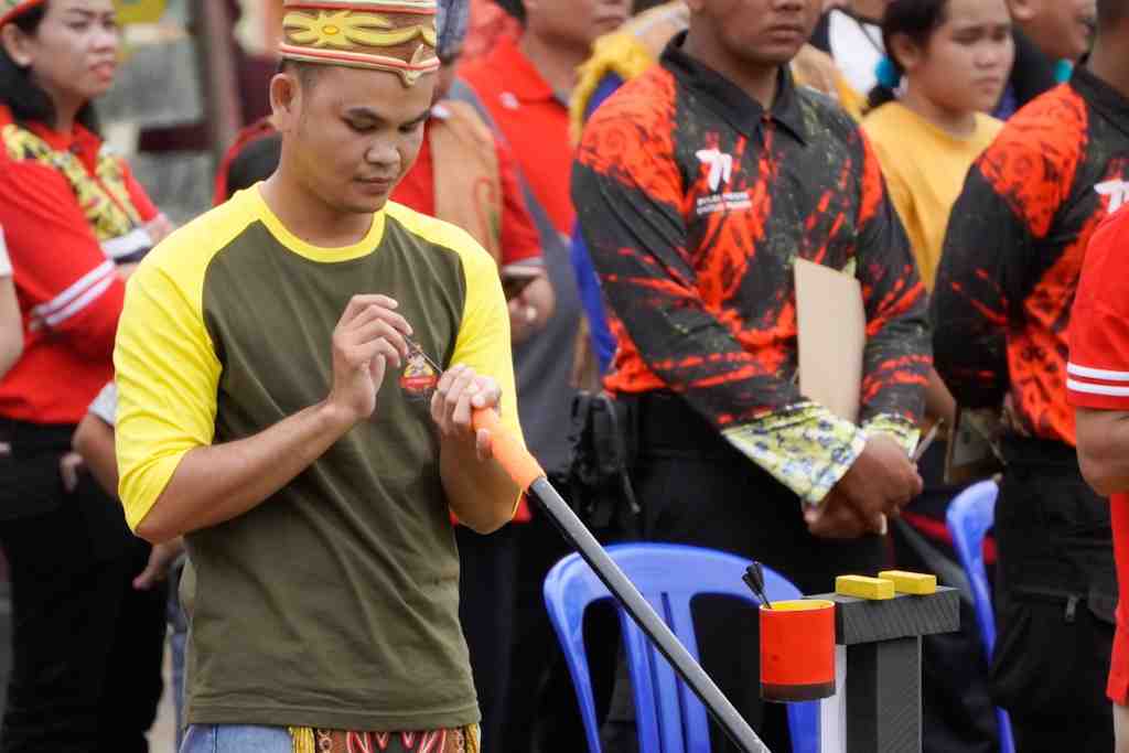 MEMASUKKAN DAMEK