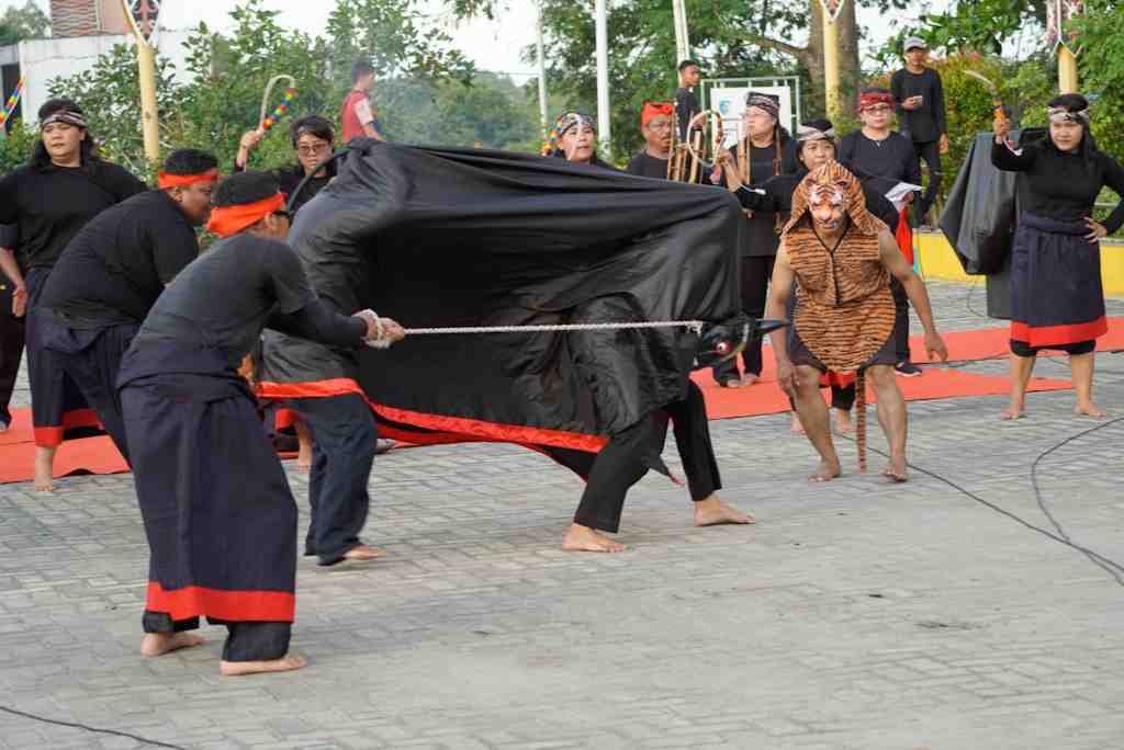 PERTUNJUKAN SENI BANTENGAN