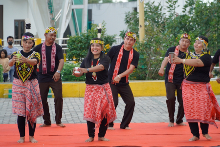 TARIAN NYAMBUT ARI GAWAI
