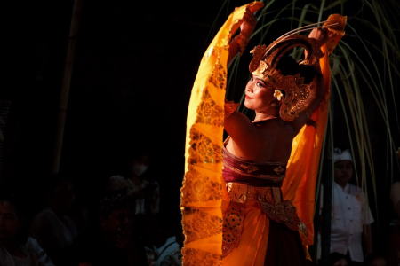 TARI CENDRAWASIH