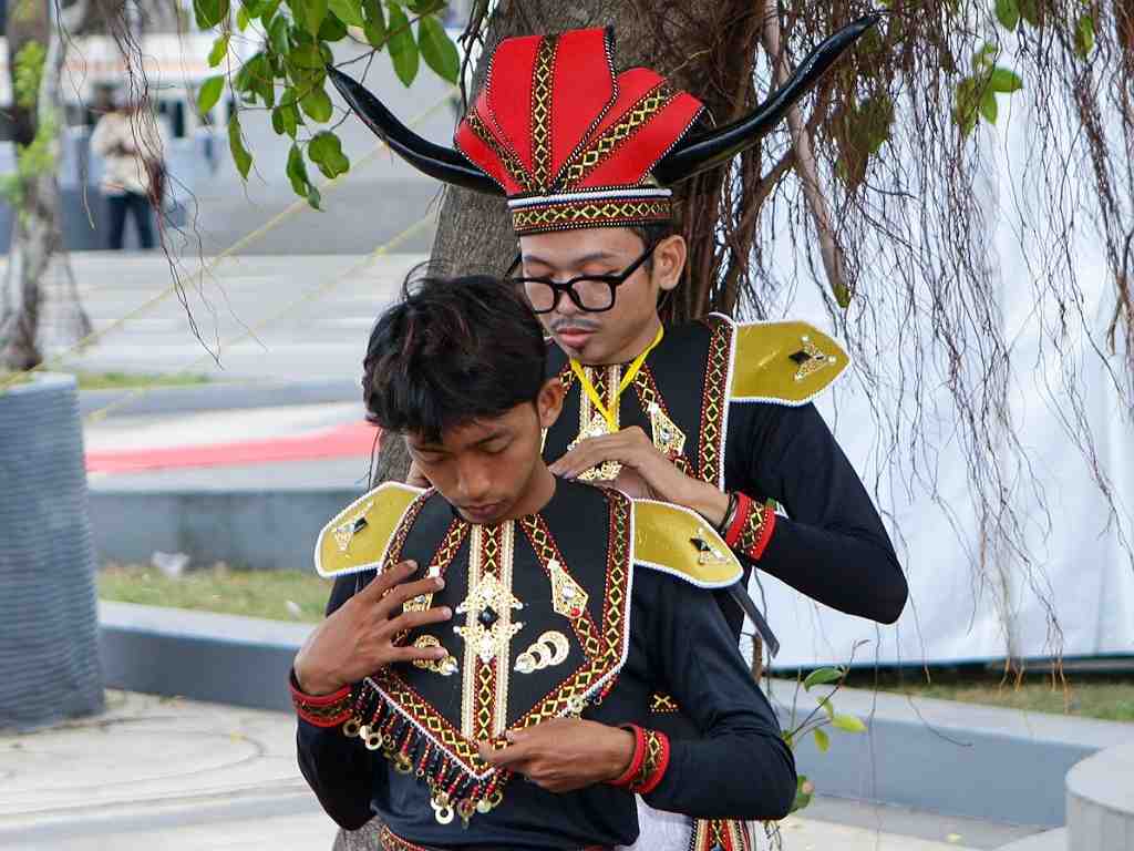 PASANG KOSTUM TARI