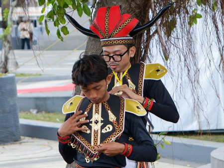 PASANG KOSTUM TARI