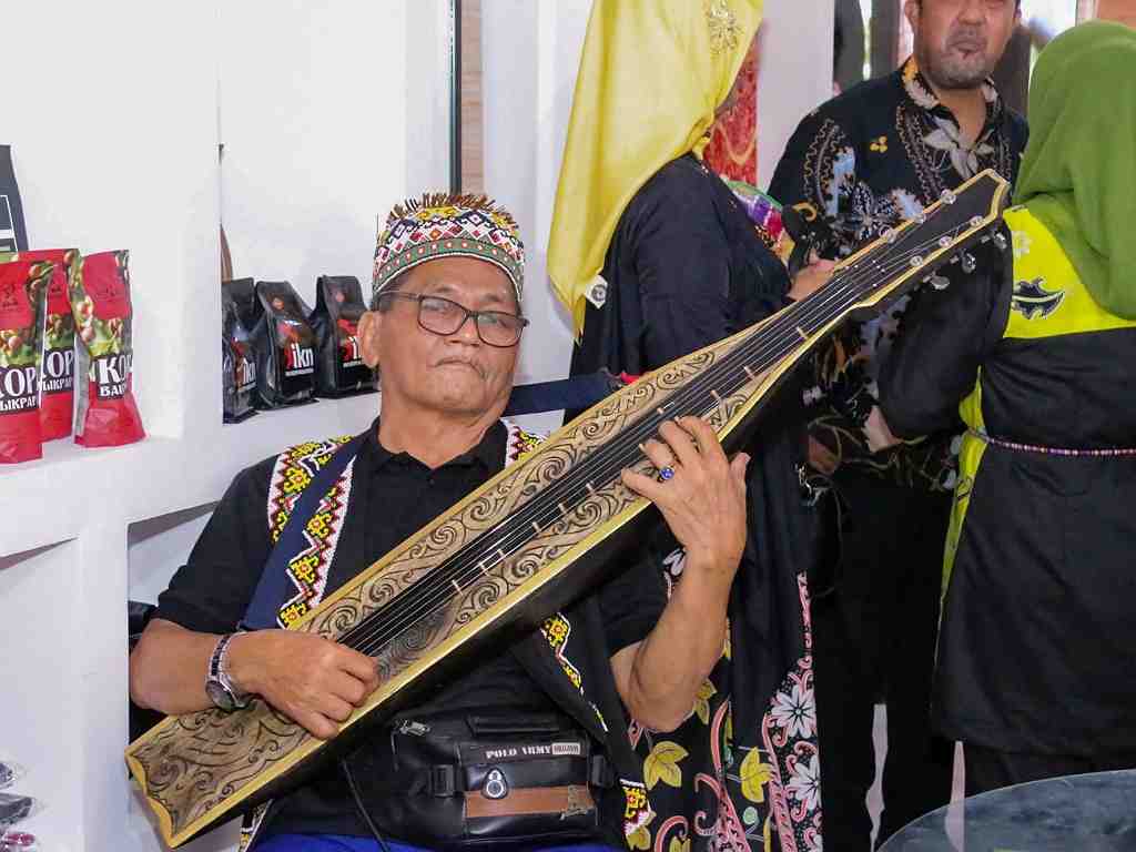 MAINKAN ALAT MUSIK SAMPEK