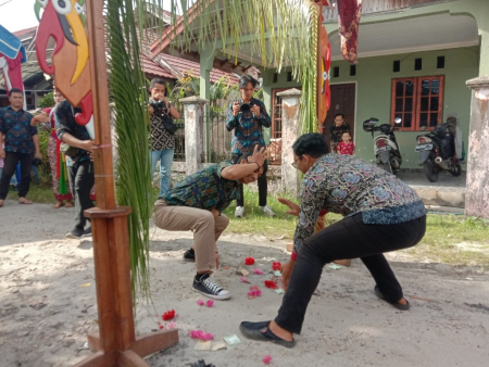 ATRAKSI LAWANG SAKEPENG