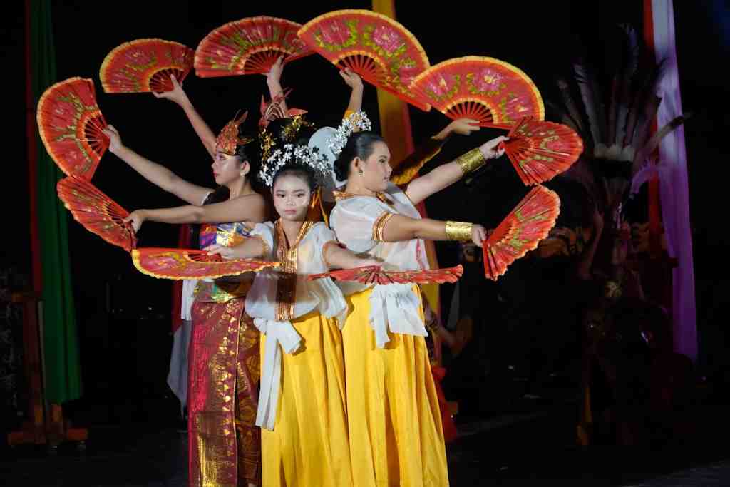 TARI LONGGOK MUSI 