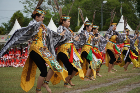 TARI KOLOSAL BELUM HAPAKAT