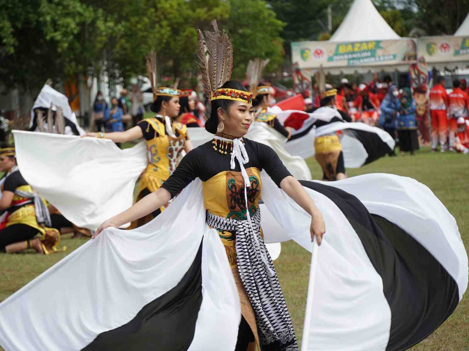 TARI KOLOSAL BELUM HAPAKAT