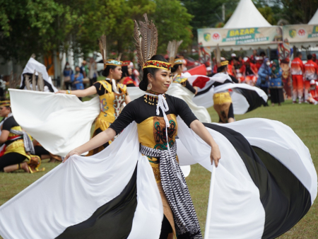 TARI KOLOSAL BELUM HAPAKAT