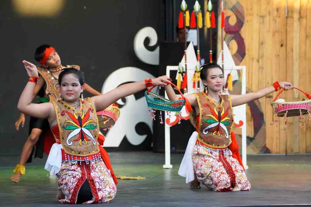 TARIAN BANGANG TUNTANG BARASIH