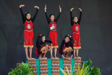 TARIAN HAYU MANDUI KAN SUNGEI