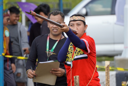 LOMBA MANYIPET 