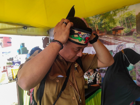 MENCOBA LAWUNG