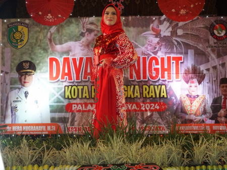 BUSANA KREASI BENANG BINTIK