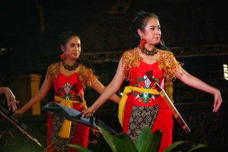 TARI PENYANG MANDAU TALAWANG