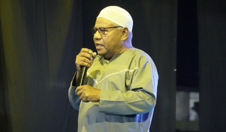 MENGEKPRESIKAN ADAT DAN BUDAYA SEBAGAI TRADISI