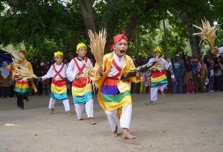 TARIAN SOYA-SOYA