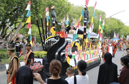 KARNAVAL HARI JADI KE 69 TAHUN KALTENG