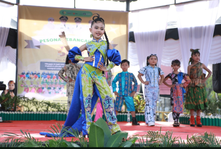 BATIK BENANG BINTIK KHAS KALTENG