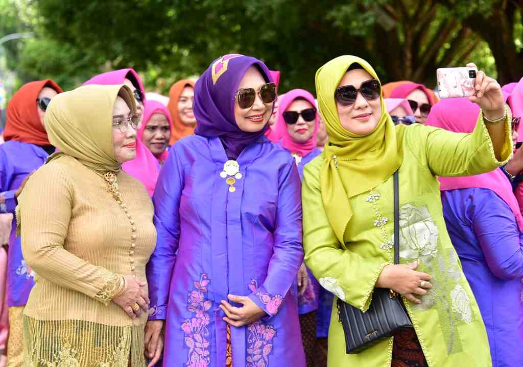 SWAFOTO PARADE KEBAYA