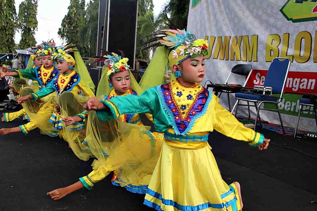 TARI BUNGONG JEUMPA