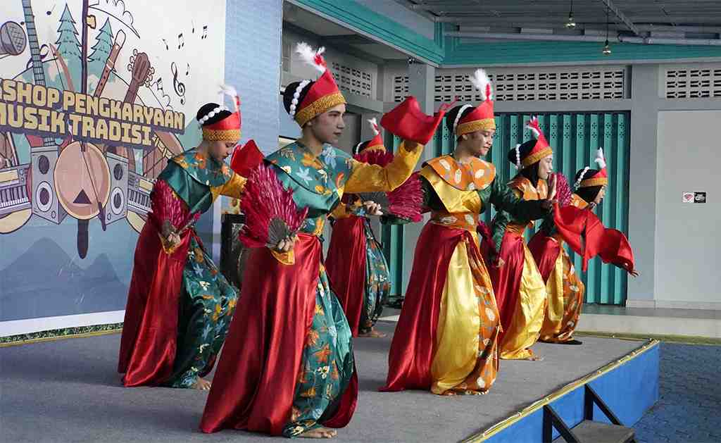 TARI SALAI DUMAI