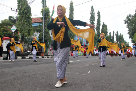 TARI TAYUB KOLOSAL