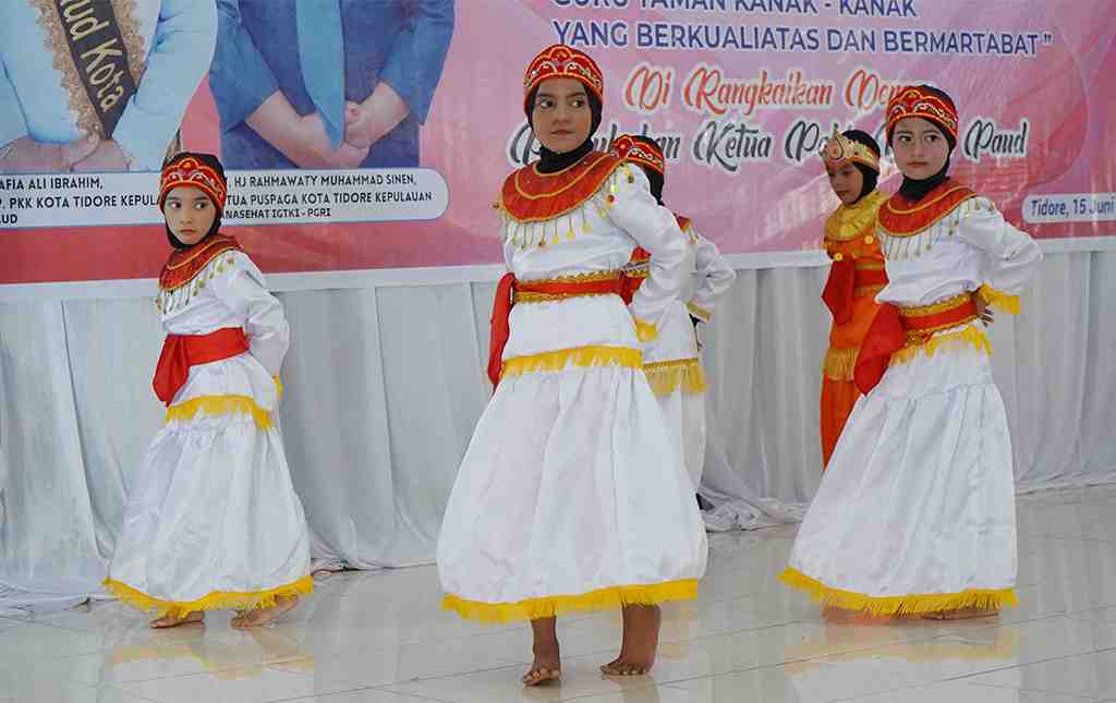TARI TRADISIONAL LALA