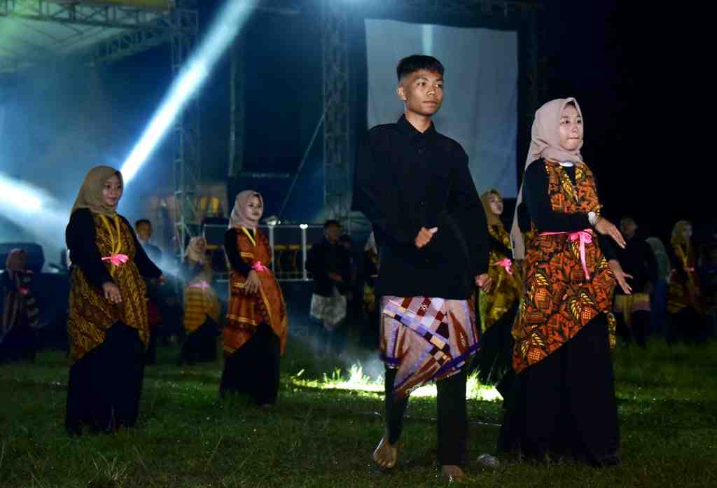 TARI DANA-DANA