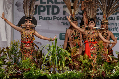 TARI MANDAU